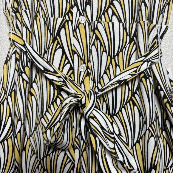 Tommy Bahama Sleeveless, button-front midi dress with a tie belt. Fan print. M - Picture 3 of 14